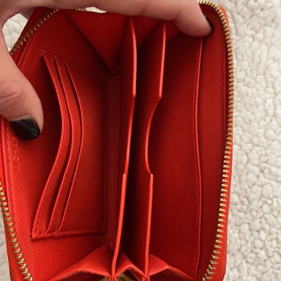 Michael Kors wristlet PERFECT FOR VALENTINES DAY!! - Picture 6 of 8